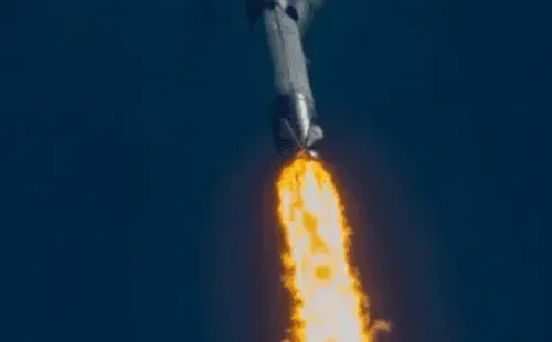 Foguete que gerou as luzes seriam detritos de foguete lançado pelo SpaceX (Reprodução/Instagram@spacex)