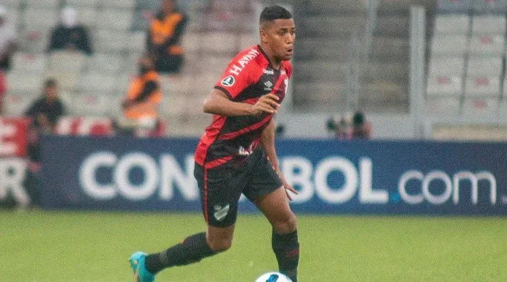 Foto: Gabriel Machado/AGIF - O atacante está cedido ao Furacão até o fim de julho