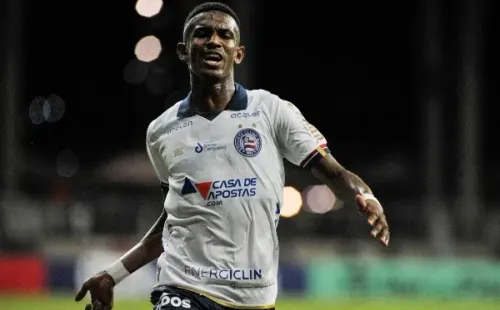 Foto: Jhony Pinho/AGIF – Douglas Borel recebeu o terceiro cartão amarelo e está de fora