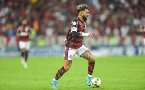 Thiago Ribeiro/AGIF/ Gabigol em campo contra o América-MG.