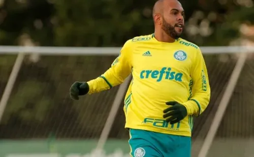 Foto: Daniel Vorley/AGIF – Alecsandro defendeu o Palmeiras entre 2015 e 2017
