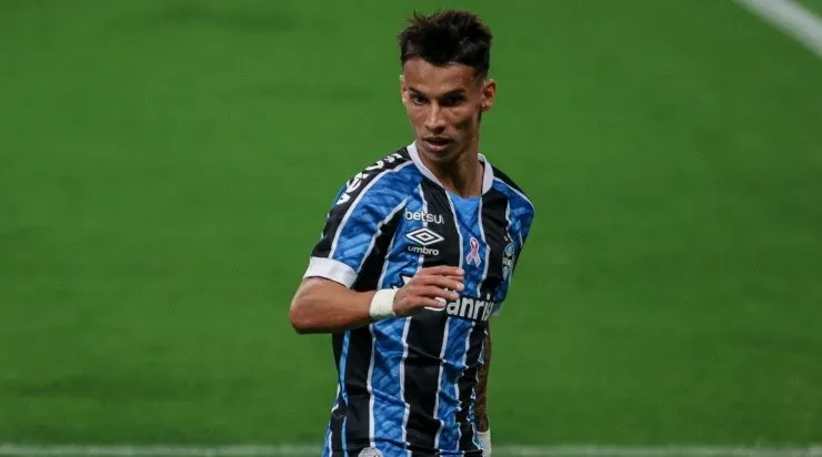 Foto: Fernando Alves/AGIF - Grêmio não está facilitando as negociações.
