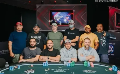 Mesa final Salute to Warriors (Foto: Hayley Hochstetler/PokerNews)