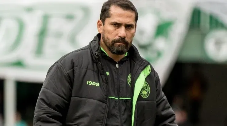 Foto: Robson Mafra/AGIF - Morínigo: trabalho do técnico foi defendido pelo dirigente do Coritiba