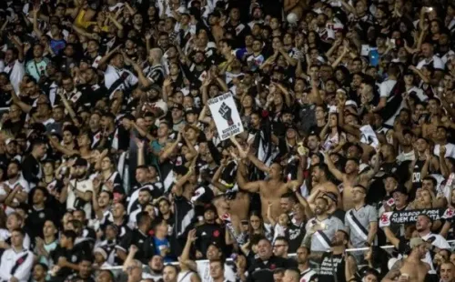 Foto: Twitter Oficial CR Vasco da Gama/Daniel Ramalho Torcida vascaína é uma das que mais zoam o arquirrival por causa da falta de um estádio