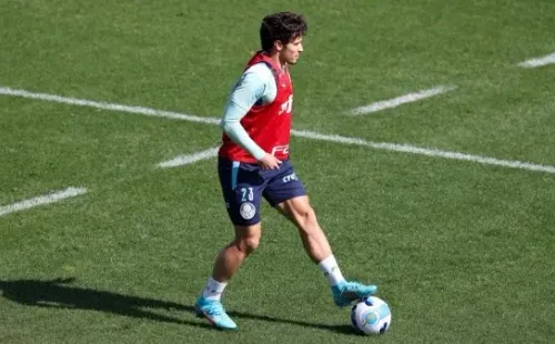 Foto: Cesar Greco – Veiga deve ser titular do Palmeiras contra o Cerro, logo mais, pela Libertadores