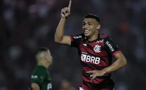 Foto: AGIF/AGIF – Victor Hugo vai fazer sua estreia como titular do Flamengo