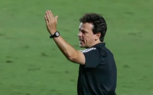 Fernando Diniz aprovou a volta de Michel Araujo ( Foto: Marcello Zambrana/AGIF )