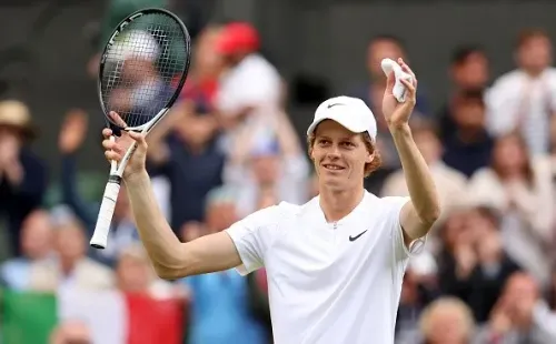 Sinner superou Alcaraz para chegar às quartas de Wimbledon. Créditos: Getty Images