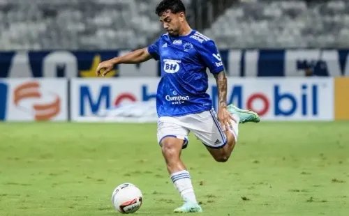 Foto: Gustavo Aleixo/Cruzeiro – Bidu é titular absoluto da LE do Cruzeiro ao longo desta Série B