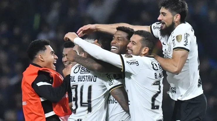 Foto: Fotobairesarg/AGIF - Zagueiro foi decisivo pelo Corinthians.