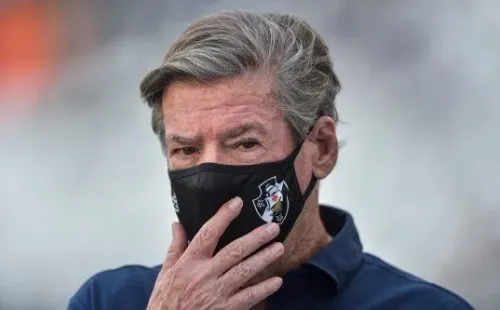 Presidente Jorge Salgado está pressionado pela torcida do Vasco (Foto: Thiago Ribeiro/AGIF)