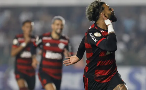 Gabigol comemora gol diante do Santos (Foto: Getty Images)