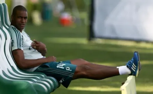 Foto: Cesar Greco – Jailson, ex-Palmeiras, se envolveu em polêmica no América-MG ao se recusar a ir para jogo com reserva