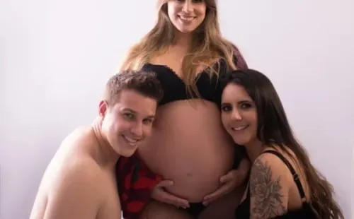 Reprodução/Instagram oficial do trisal - O trisal posa para as redes sociais.