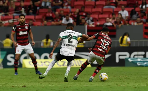 Mateus Bonomi/AGIF/ Flamengo em campo contra o Coritiba.