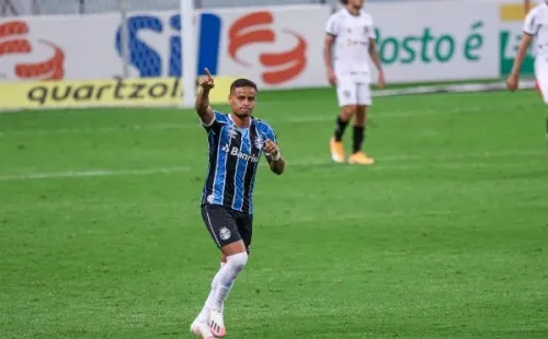 Agif/Fernando Alves – A torcida do Grêmio também pegou no pé de Everton