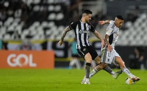 Thiago Ribeiro/AGIF/ Botafogo e Atlético-MG em campo.