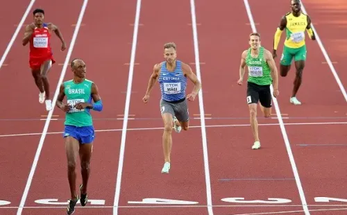 Alison venceu com facilidade às classificatórias dos 400m com barreira. Créditos: Getty Images