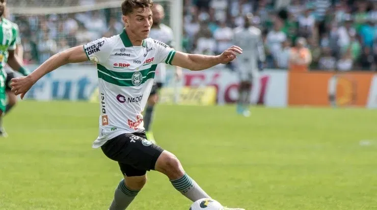 Foto: Robson Mafra/AGIF - Natanael: jovem deve ser titular na LD do Coxa