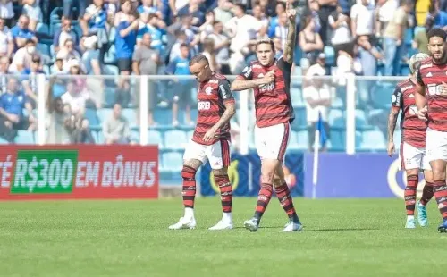 R.Pierre/AGIF/ Pedro comemorando gol contra o Avaí.