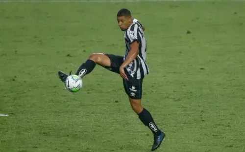Foto: Marcello Zambrana/AGIF – Alex retornou de empréstimo ao Famalicão e vai receber chance como titular