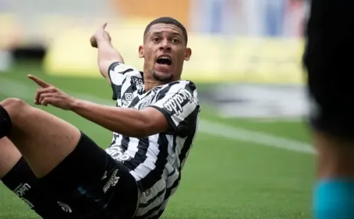 Foto:Jorge Rodrigues/AGIF | Alex sofre lesão de última hora