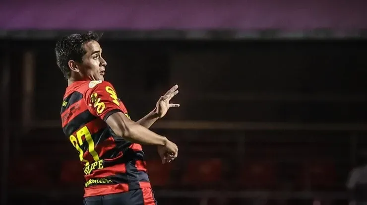 Foto: Marcello Zambrana/AGIF – Everton Felipe é opção de Claudinei para o setor ofensivo contra o Guarani