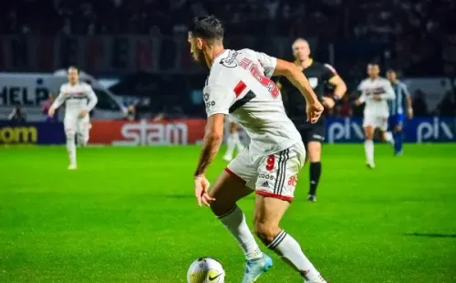 Foto: R.Pierre/AGIF – Arthur Chaves elegeu Calleri como o atacante mais difícil de marcar