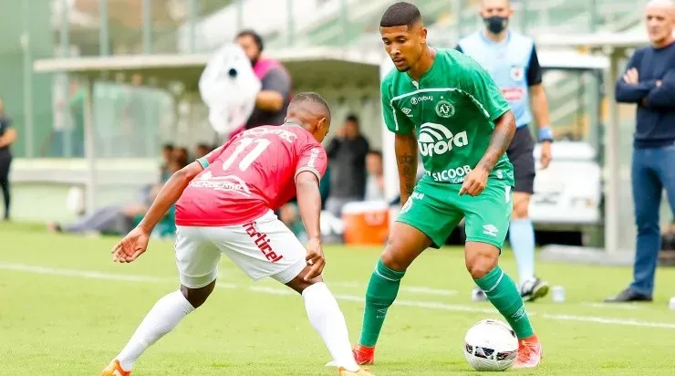Foto: Dinho Zanotto/AGIF - Fernando: LE da Chapecoense entrou no radar do Grêmio