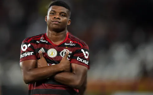 Lincoln em ação com a camisa do Flamengo (Foto: Thiago Ribeiro/AGIF)