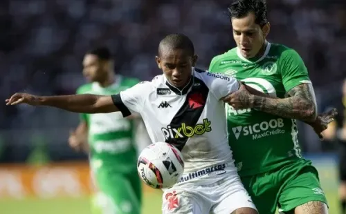 Agif/Jorge Rodrigues – Vascaínos reclamam de pênalti em Eguinaldo