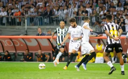 Fernando Moreno/AGIF/ Yuri Alberto em campo contra o Atlético-MG.