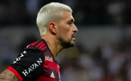 Foto: Fernando Moreno/AGIF – Arrascaeta interagiu com bom humor em post de Braz ironizando vascaíno