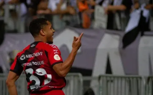 Foto: Fernando Moreno/AGIF | Vitor Roque tem apenas 17 anos