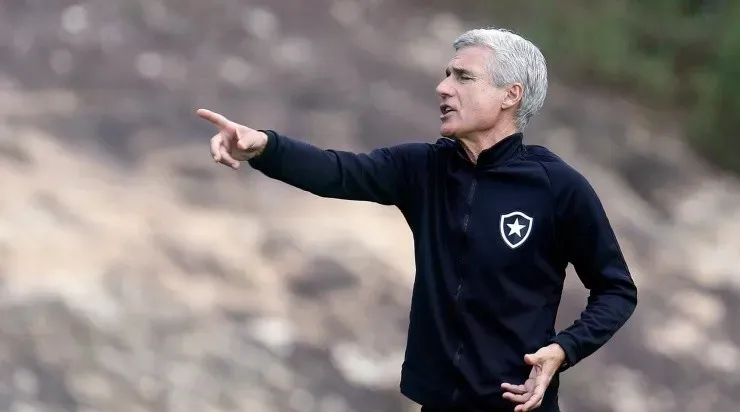 Foto: Vitor Silva/Botafogo/Divulgação - O técnico espera resolver o problema nos treinos