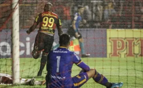 Agif/Paulo Paiva – Vagner Love pode começar jogando contra o Ituano