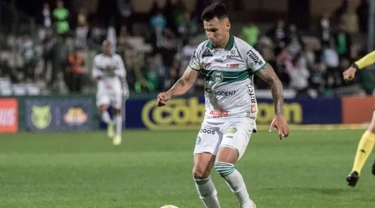 Foto: Robson Mafra/AGIF - Hernán Perez: foi titular na ausência de Paixão contra o Santos