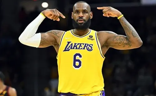LeBron poderá continuar usando a 6 nos Lakers. Créditos: Jason Miller/Getty Images