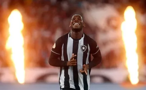 Foto: Vitor Silva/Botafogo – Patrick de Paula deve ter nova chance no time titular do Fogão