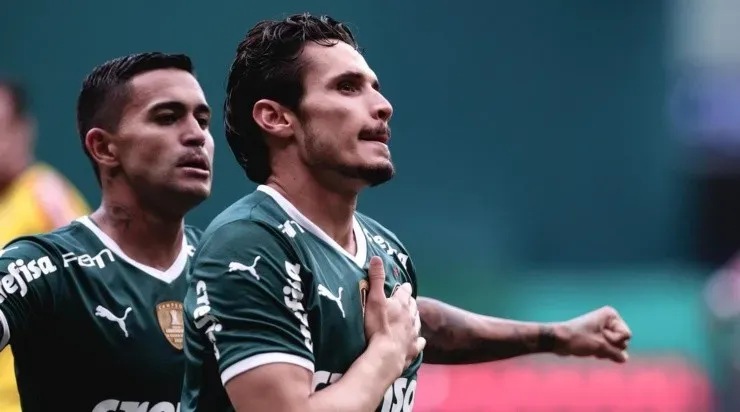 Foto: Ettore Chiereguini/AGIF - Queda de rendimento de Veiga foi citada pelos torcedores.