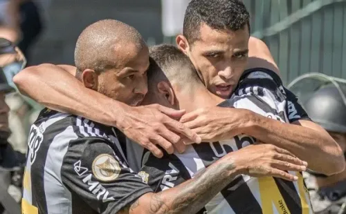 Foto: Robson Mafra/AGIF | Torcida pede Alan Kardec entre os 11