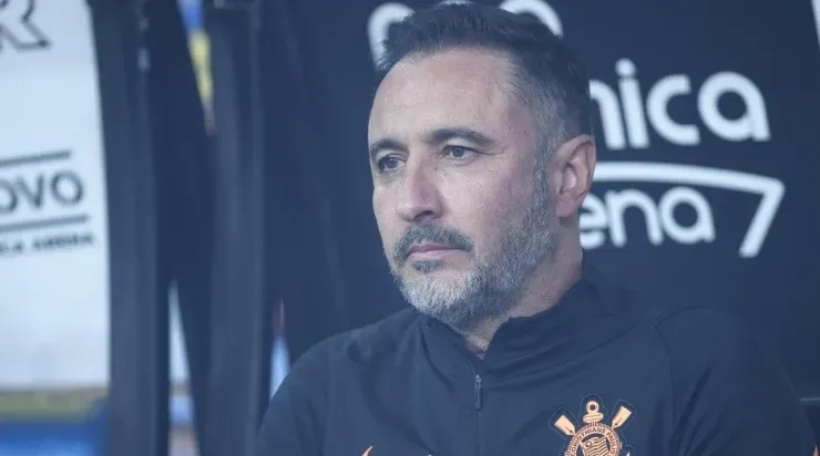 Foto: Ettore Chiereguini/AGIF - Treinador ficou irritado após a derrota do Corinthians.