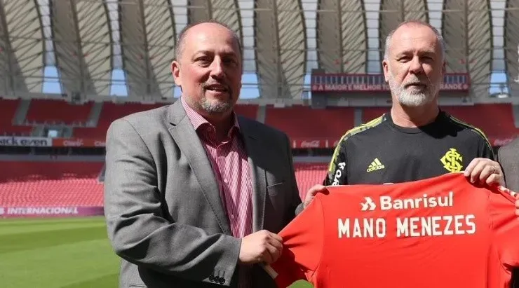 Foto: Internacional/Divulgação - Barcellos e Mano Menezes: presidente deseja a permanência do técnico