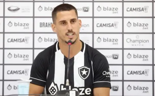 Foto: Vitor Silva/Botafogo – Gabriel Pires foi o último reforço do Botafogo nesta janela de transferências