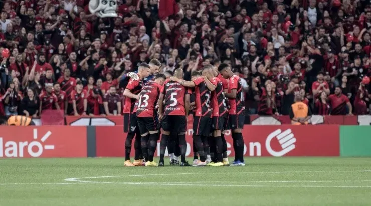 Foto: Robson Mafra/AGIF - Com a derrota por 1x0, o Athletico se despediu da competição nas quartas de final