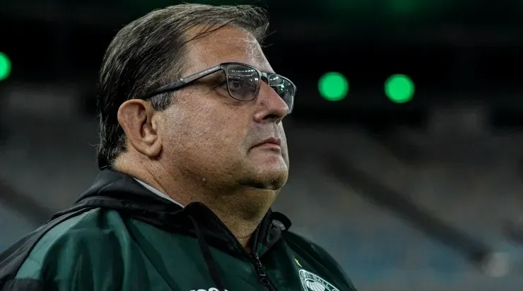 Foto: Thiago Ribeiro/AGIF - Guto Ferreira: técnico estreou com derrota no Coritiba