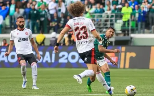Marcello Zambrana/AGIF/ Palmeiras e Flamengo em campo pelo Brasileirão.