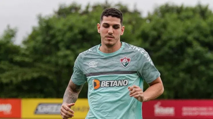 Nino não deve mais ser titular em jogo decisivo segundo a torcida do Fluminense. Foto:LUCAS MERÇON / FLUMINENSE F.C.