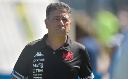 Foto:Thiago Ribeiro/AGIF | Emílio Faro tem sete jogos à frente do Vasco (4V/1E/2D)